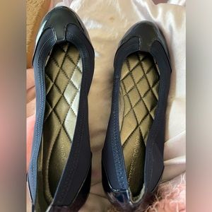 Andrew Geller size 8.5 woman’s flat dress shoes, slightly worn. Good condition.